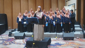 We Will Not Go Down Mengalun di Wisuda Universitas Muhammadiyah Gresik, Dukung Palestina