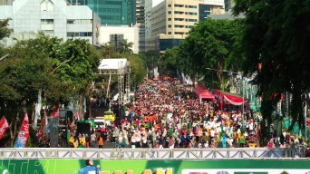 Puluhan Ribu Warga Ikuti Jalan Santai, Khofifah: Ini Penggambaran Resolusi Jihad