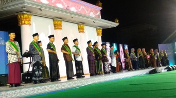 Bukan Tradisi Santri, Sarung Penyambung Peradaban Nusantara