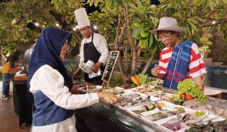 Melihat Persiapan Festival Kampung Nelayan di Hotel Santika Gresik