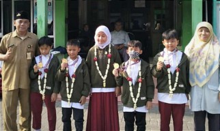 Robot Sepak Bola Karya Siswa SD NU 1 Trate Gresik Raih Medali di Singapura