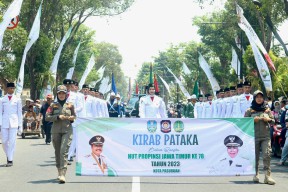 Kirab Pataka Jer Basuki Mawa Beya Singgah di Kota Pasuruan