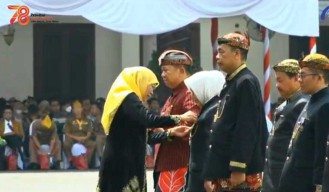 Wali Kota Mojokerto Ning Ita Raih Penghargaan Jer Basuki Mawa Beya Emas