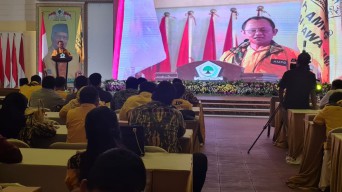 Ketua Golkar Jatim Ungkap Bacawapres Prabowo dan Ganjar Sama, Orangnya Sabar