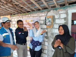 3.623 Rumah Warga Kurang Mampu di Lamongan Terima Bantuan Pasang Baru Listrik