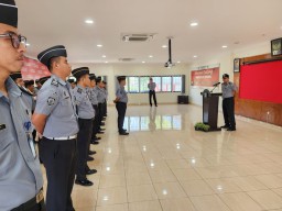 Pimpin Apel Pagi di Rutan Surabaya, Kadiv Pemasyarakatan Harapkan Peningkatan Pelayanan Tahanan