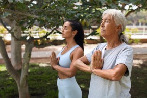Tidak Hanya Menyerang Orang Tua, Berikut 6 Hal yang Perlu Kamu Tahu Soal Osteoporosis