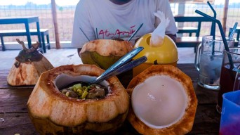 Kuliner Unik Bojonegoro, Bakso Kelapa Muda Kuah Segar Berpadu Gurih Kaldu