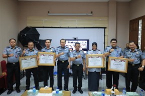 41 Satker Kemenkumham Jatim Raih Penghargaan Pelayanan Publik Berbasis HAM