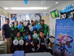 HUT ke-30, PT. Jasaraharja Putera Berikan Sembako dan Asuransi Siranmor bagi 30 Pengemudi Ojol Surabaya