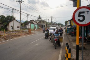 Dukung Akses Menuju Bandara, Pemkab Kediri Lebarkan Jalan Simpang Empat Banyakan
