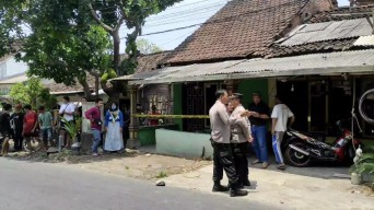 Pria Tewas di Teras Rumah Warga Wates, Usai Pesta Miras Pinggir  Brantas