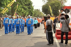Lomba Gerak Jalan Warnai Peringatan HUT PGRI Ke-78 dan HGN 2023 di Kota Pasuruan