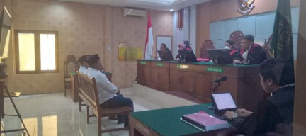Dianggap Halangi Usaha Tambang, Warga Desa Bojonegoro Dituntut 5 Penjara