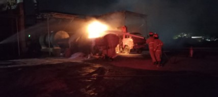Truk Aspal Milik PT SBS di Bojonegoro Terbakar, Satu Pekerja Jadi Korban