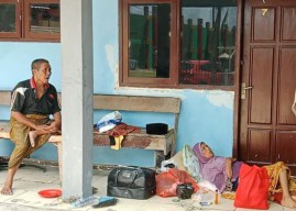 Rumah Dijual Anak, Pensiunan ASN Bangkalan Telantar di Belakang SGB