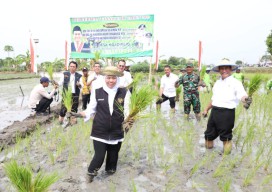 Dampingi Mentan di Tuban, Gubernur Khofifah Ajak Wujudkan Kedaulatan Pangan Indonesia