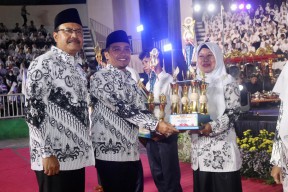 Pagelaran Wayang Warnai Gebyar Malam Puncak Hari Guru Nasional di Kota Pasuruan
