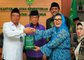 Gantung Diri, Gus Ipul Kukuhkan Pengurus, Kunker ke Kanwil Kemenag Jatim
