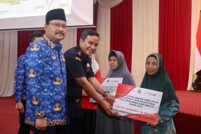 Pemkot Pasuruan Salurkan BLT dari Dana DBHCHT, Gus Ipul: Jangan Buat Pulsa