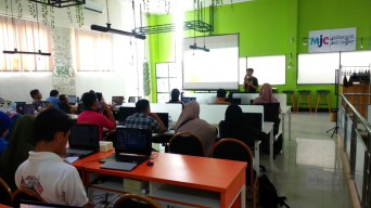 Jagoan Hosting Gandeng Dinkop dan UKM Jatim Bantu UMKM Pahami Pemasaran Digital