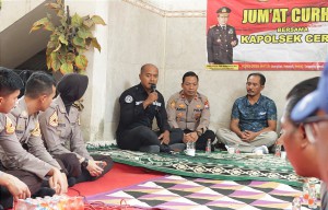 Jumat Curhat Polres Gresik, Warga Cerme Tanya Netralitas Polisi di Pemilu 2024