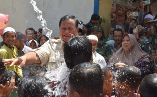 Datangi Pamekasan, Prabowo Resmikan 12 Titik Air