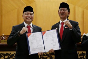 DPRD Surabaya dan Wali Kota Tetapkan APBD 2024 Rp10, 9 Triliun