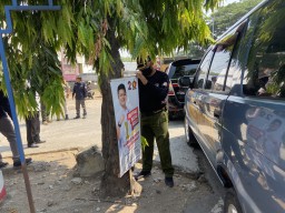 Petugas Gabungan di Ponorogo Tertibkan APK dan Sosialisasi Liar