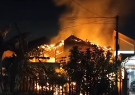 2 Lansia Tewas saat Rumah di Kertajaya Surabaya Ludes Terbakar