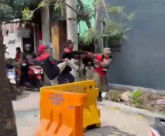 Anggotanya Dikeroyok Buruh, Kasatpol PP Surabaya Tempuh Jalur Hukum