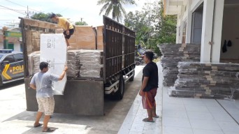 KPU Trenggalek Terima Kiriman Logistik Pemilu 5000 Bilik Suara