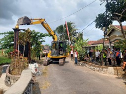 Hanya Sisakan 2 Buah, Penertiban Tugu Pencak Silat di Tulungagung Bakal Rampung