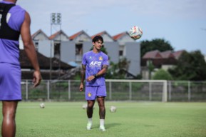 Persik Kediri Daratkan Irfan Bachdim Pemain Gaek Bekas PSS Sleman, Ini Kata Marcelo Rospide