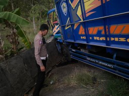 Pikap Oleng Diseruduk Truk di JLS Tulungagung, Dua Orang Meninggal Dunia
