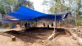 Sejumlah Relief Ditemukan Saat Eskavasi Situs Candi di Trenggalek