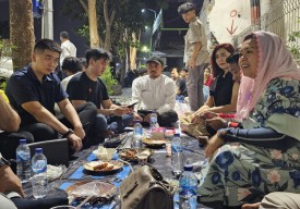 Yenny Wahid Nongkrong Bareng Milenial di Surabaya, Ngobrolin Apa?