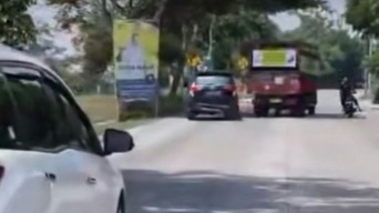 Viral, Mobil Kabur Usai Tabrak Lari di Kediri