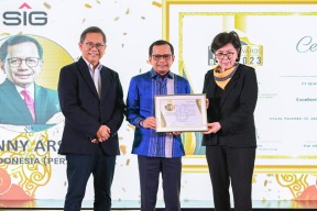 Direktur Utama SIG, Donny Arsal Raih The Best CEO Ajang Top BUMN Awards 2023