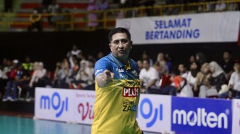 Curhat Pelatih Tim Voli Petrokimia Gresik Pedro Lilipaly, Sulitnya Melatih Tim Putri