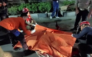 Diduga Mabuk, Pemotor Asal Bangkalan Tewas Usai Tabrak Truk di Surabaya