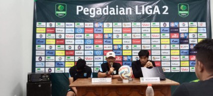 Djanur Rombak Skuad Persela Lamongan saat Menjamu Persipa: Formasi Kombinasi