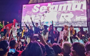 Jalan-jalan di Tunjungan, Ning Atiqoh: Surabaya Pecah