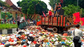 Selebgram Sidoarjo Masih Trauma hingga Pendopo Pemkab Dipenuhi Sampah
