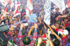 Gubernur Khofifah Dinobatkan jadi Ibu Perangkat Desa Jatim