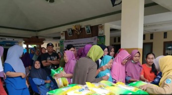 Cegah Lonjakan Harga saat Nataru, Operasi Pasar Murah Digencarkan di Lamongan