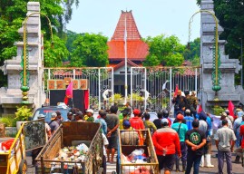 Demo Buang Sampah di Sidoarjo, Terancam Sanksi Tipiring hingga 2 Pelaku Meminta Maaf