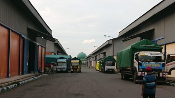 Pascavideo Viral Pria Mandi Beras di Surabaya, Bulog Minta Warga Tak Cemas