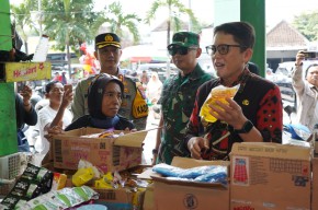 Pj Bupati Bojonegoro Sidak Pasar dan Ritel Modern, Pastikan Kebutuhan Pokok Aman
