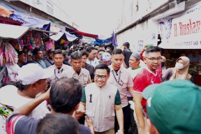 Berkunjung ke Gresik, Cak Imin Dicurhati Pedagang Soal Ini